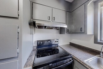 Building Photo - 1395 Stoneham Ct