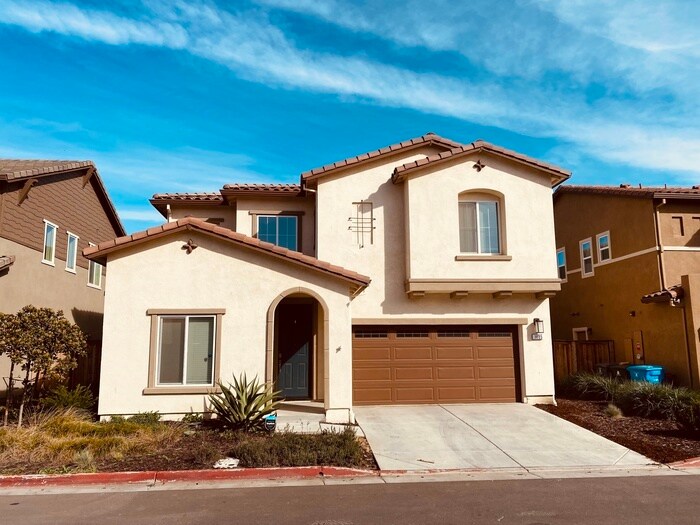 Primary Photo - Beautiful 4 bedroom 3 bathroom home in a n...