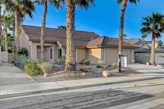 Foto del edificio - Henderson Single-Story Gem with Gas Firepl...