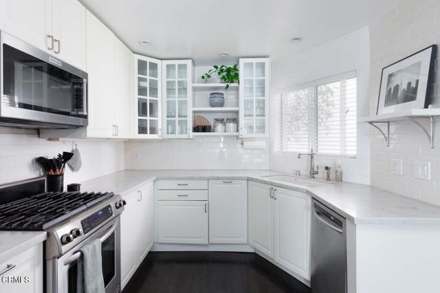 Building Photo - 3401 Barham Blvd