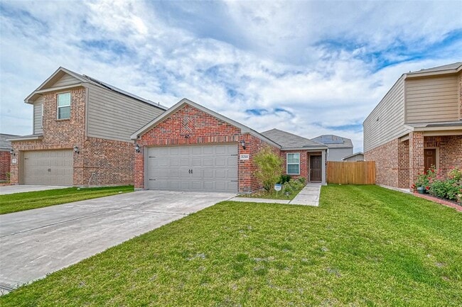 Building Photo - 6218 El Oro Dr