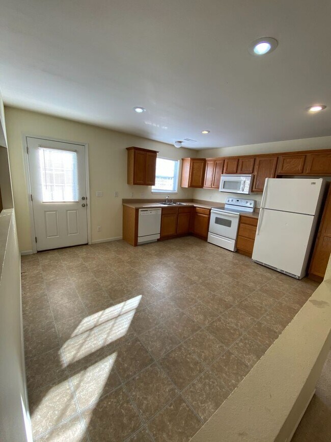 Foto del edificio - Cozy 2 Bedroom, 2 Bathroom Duplex