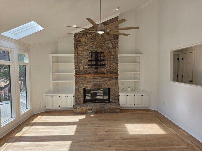 Foto del edificio - Private 4 bed 3 bath home located in Marietta on 4.5 acres