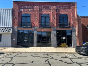 Building Photo - 104 S 4th St