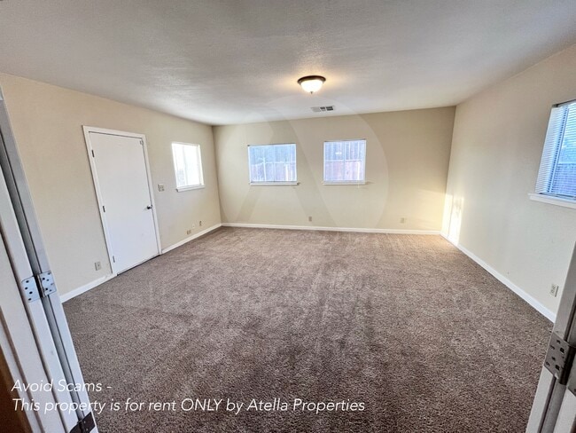 Foto del edificio - 248 E D St