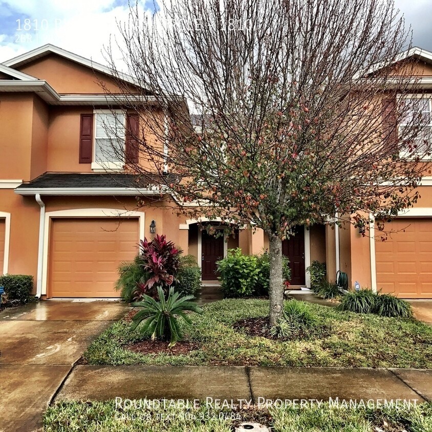 Foto principal - Great 2 bedroom/ 2.5 bathroom townhome wit...