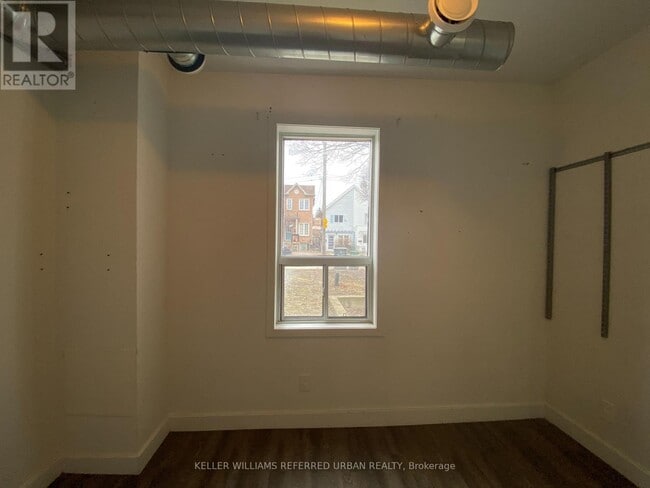 Building Photo - 344 Bartlett Ave N