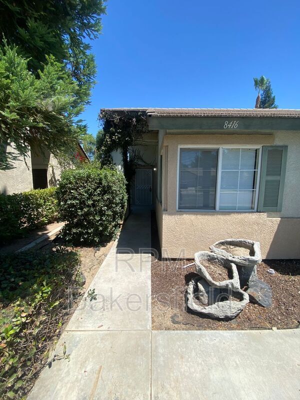 Building Photo - 8416 Mainsail Dr