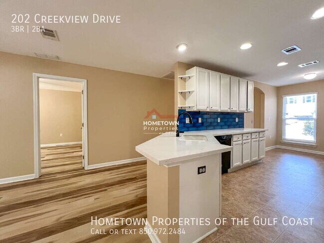 Building Photo - 202 Creekview Dr