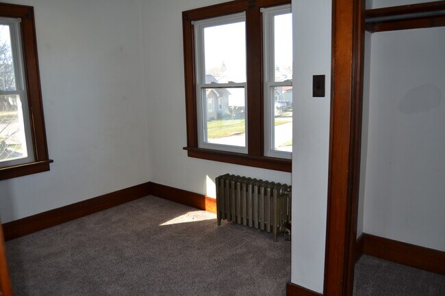 Building Photo - 1202 2nd St