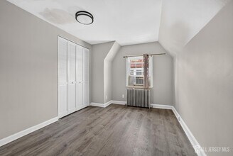 Building Photo - 697 Roosevelt Ave