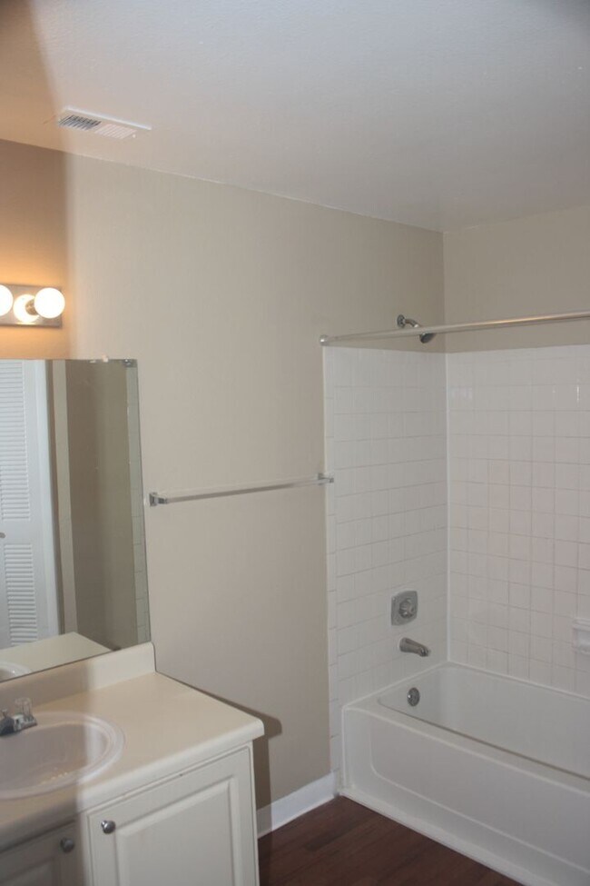Foto del edificio - 4756 Walden Cir