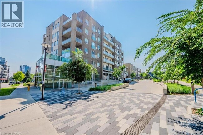 Building Photo - 275 Larch St