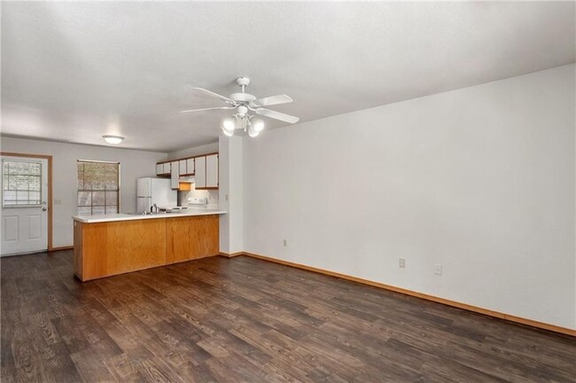 Foto del edificio - 1206 N Iron Horse Dr