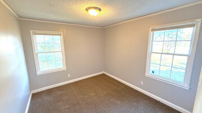 Foto del edificio - 1937 N Graham St