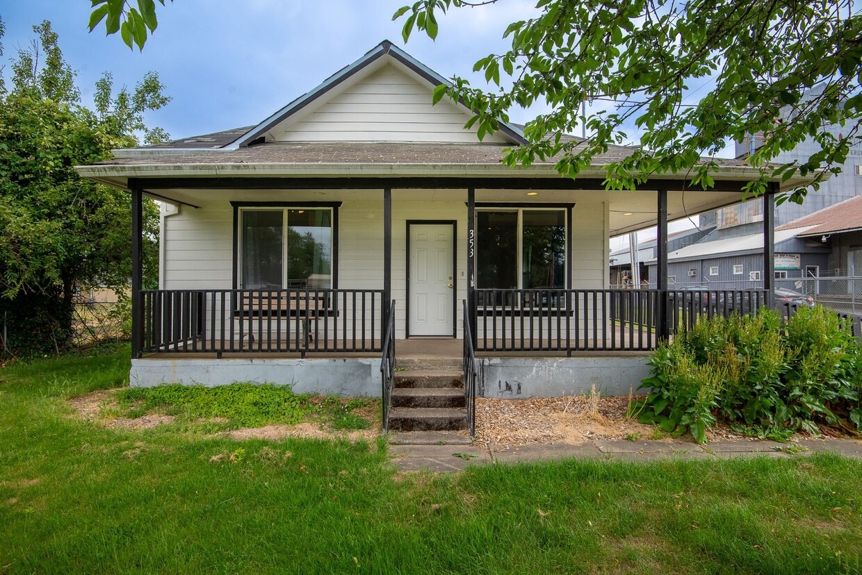 Primary Photo - Hard to find single-level floor in Jeffers...