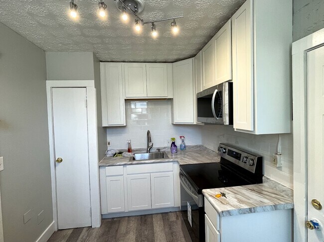 Foto del edificio - 4729 Franklin Blvd