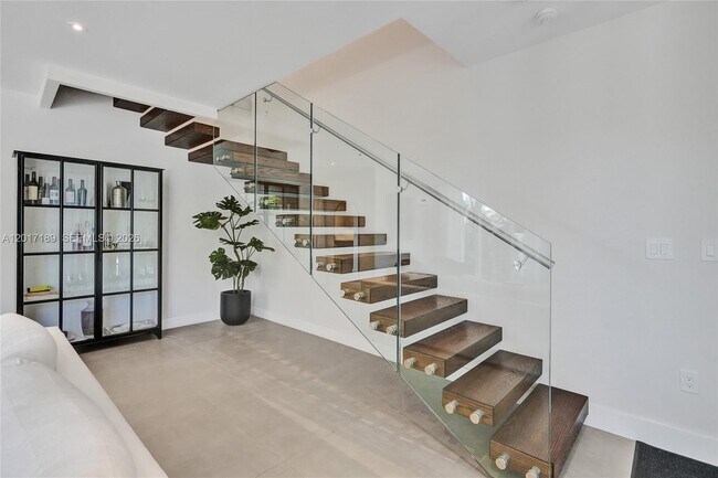 Building Photo - 2851 SW 33rd Ct