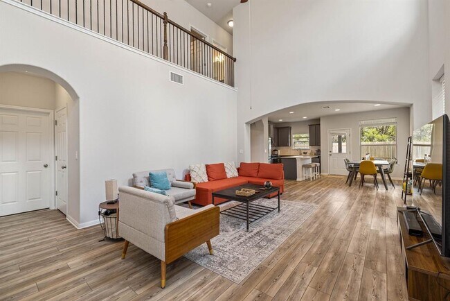 Building Photo - 408 Staunton Dr