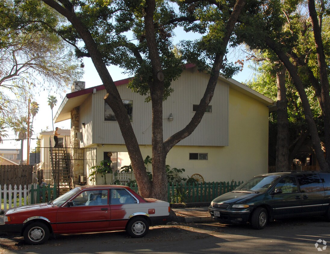 Primary Photo - Quinn Apartments