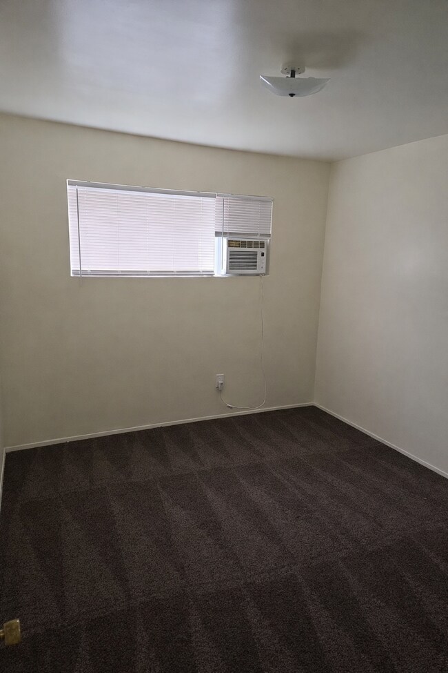 Foto del edificio - 955 W C St