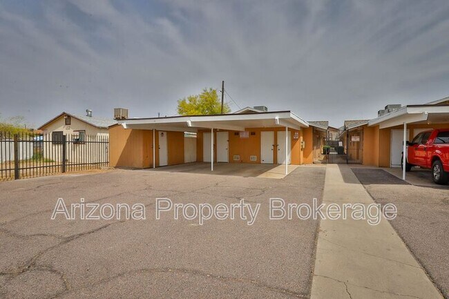 Building Photo - 1702 W Vogel Ave