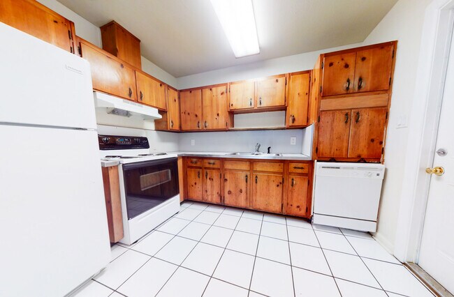 Building Photo - 1613 Airport Dr