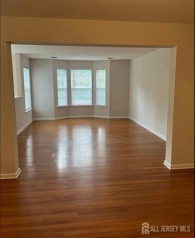 Building Photo - 236 Pinelli Dr