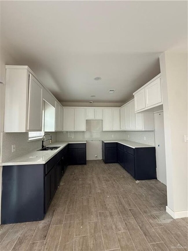 Building Photo - Charming 2BR Townhome in Mission