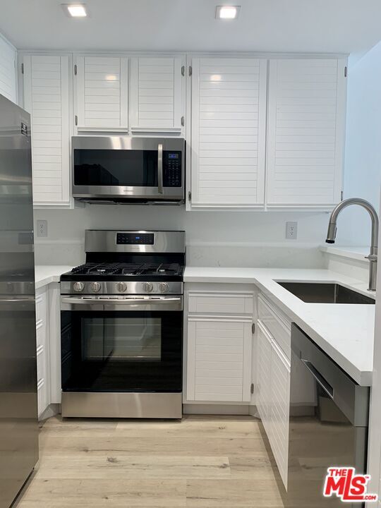Foto del edificio - 8505 Gulana Ave