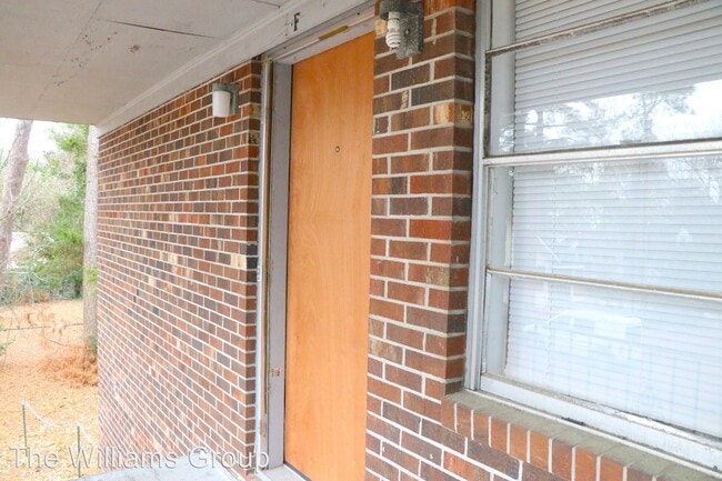 Building Photo - 1021 W Rowan St