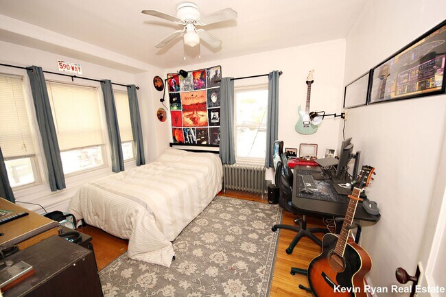 Building Photo - Good value three bedroom apartment in Brighton