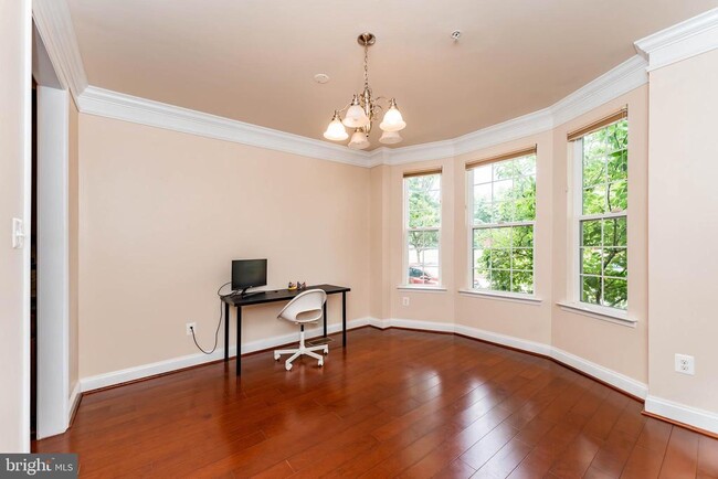 Building Photo - 5938 Talbot Dr