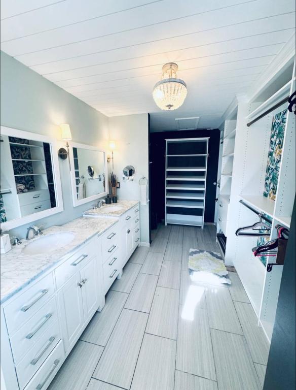 Foto del edificio - 360 Betsy Rd