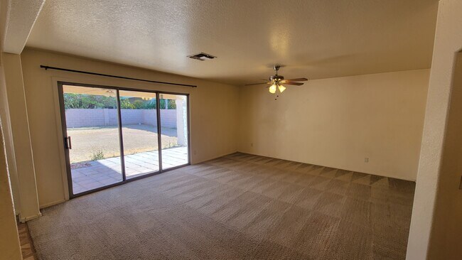 Building Photo - 3841 E Lexington Ave