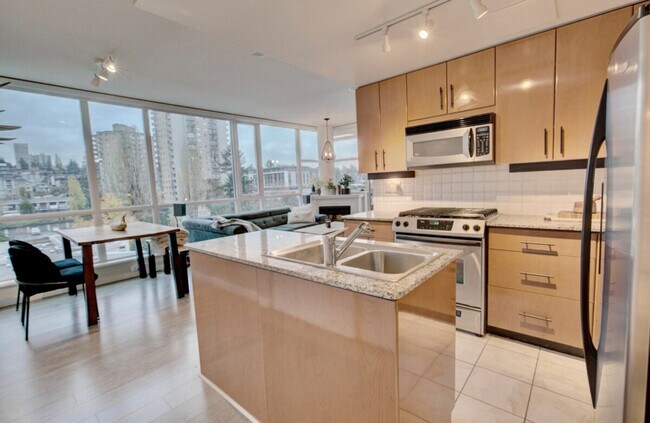 Building Photo - 938 Howe St