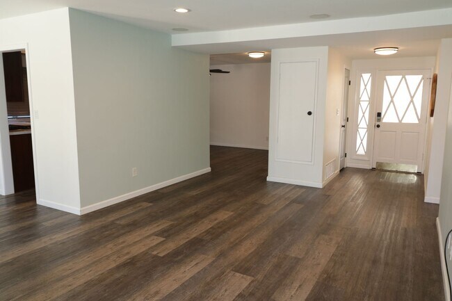 Foto del edificio - Beautiful 3/bedroom home in Canyon Country !