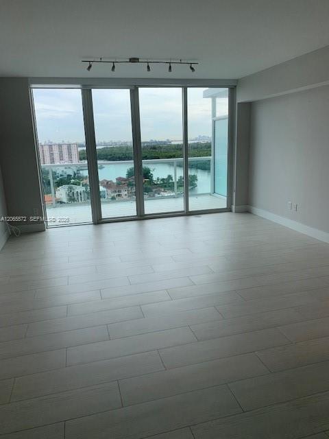 Building Photo - 400 Sunny Isles Blvd
