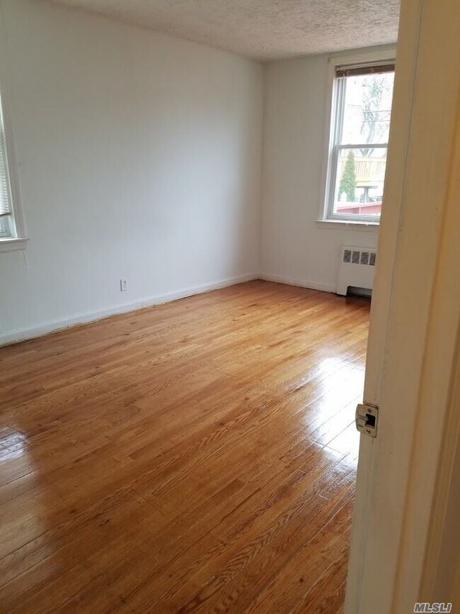 Building Photo - 86-42 Little Neck Pkwy