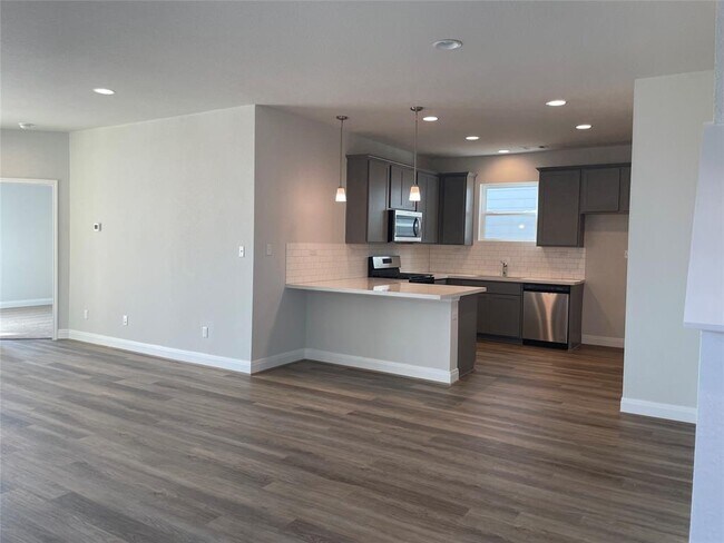 Building Photo - 304 Fluttermill Loop