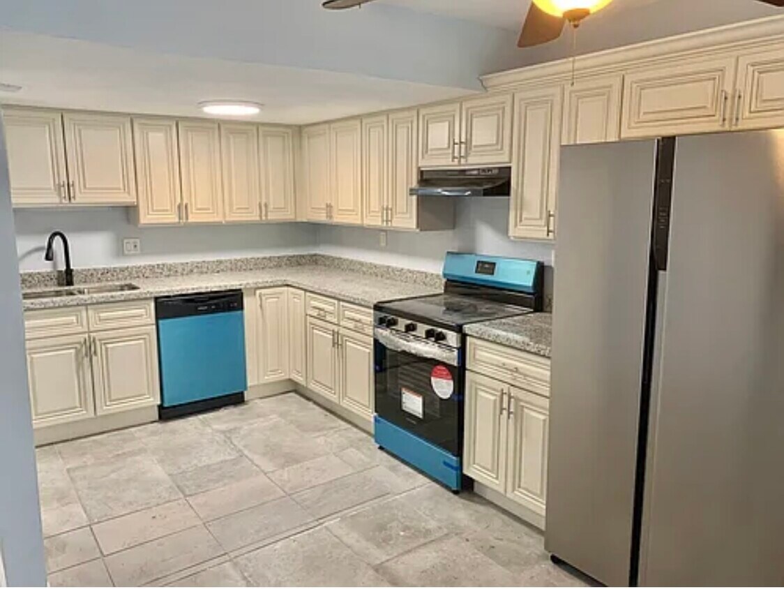 Cocina - 811 Vouray Dr