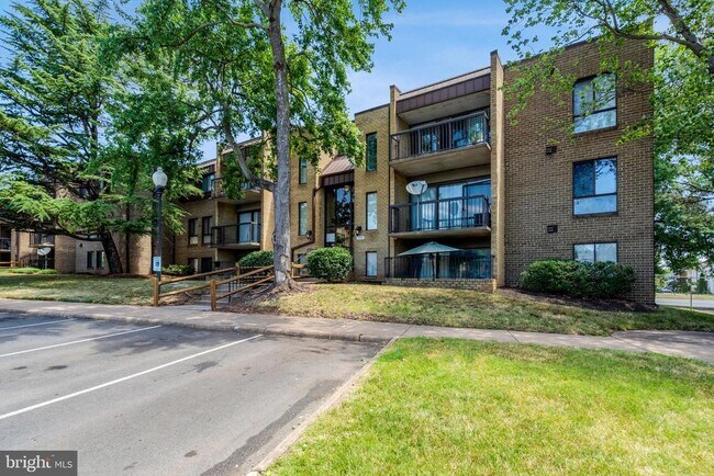 Foto del edificio - 11050 Camfield Ct