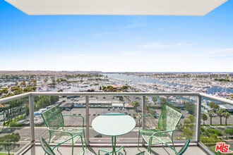 Building Photo - 13700 Marina Pointe Dr