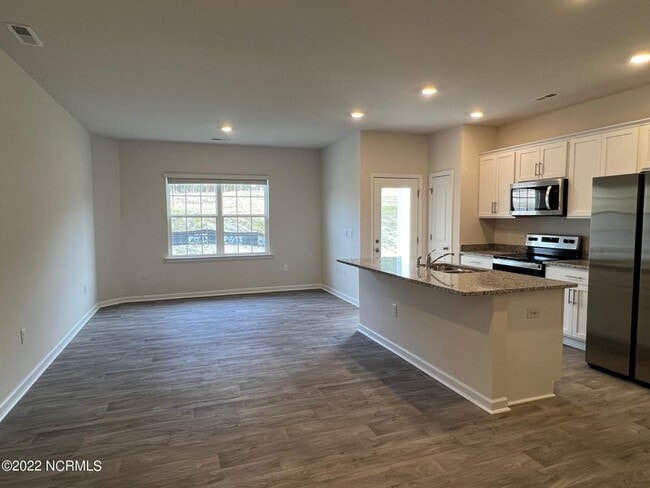 Building Photo - 1600 Gracie Ln