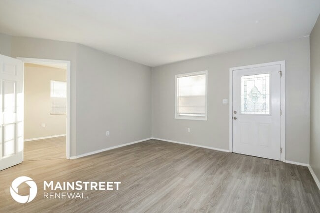 Foto del edificio - 6813 N Clearview Ave