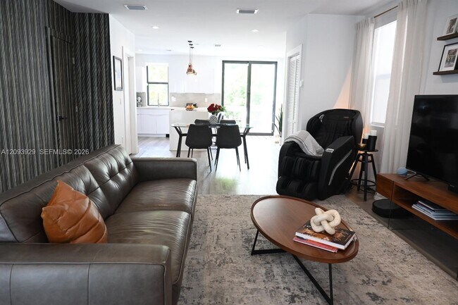 Foto del edificio - 1619 NE 109th St
