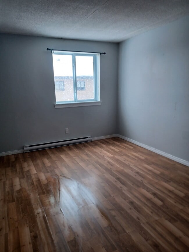 Building Photo - 5 Spring St