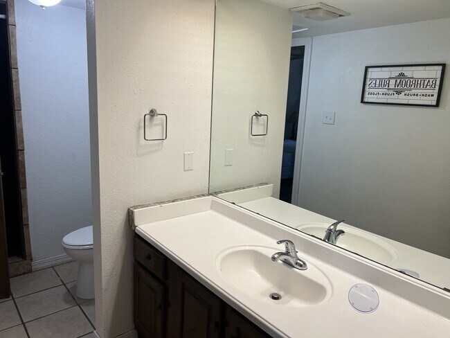 Foto del edificio - 504 Excalibur Rd