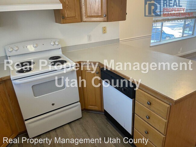 Building Photo - 2 br, 1 bath House - 1533 S 125 E #42