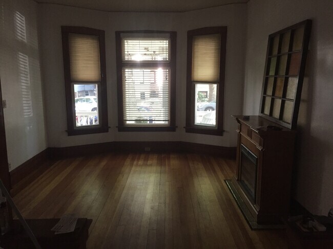 Foto del edificio - 3918 N Seeley Ave